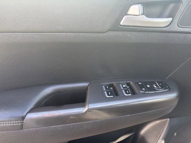 Used 2021 Kia Sportage LX image 13