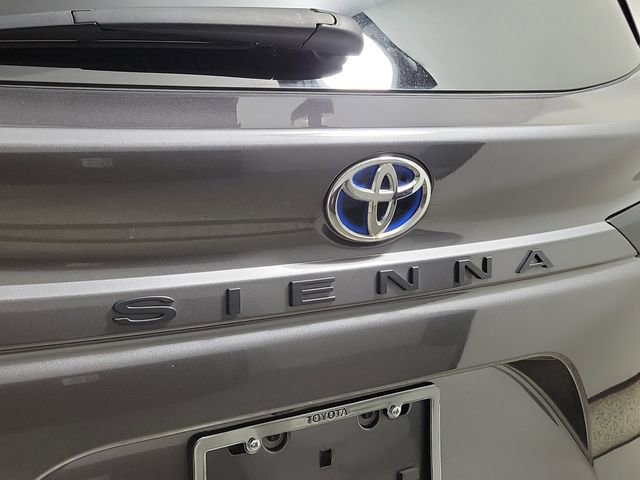 Used 2025 Toyota Sienna XLE image 9