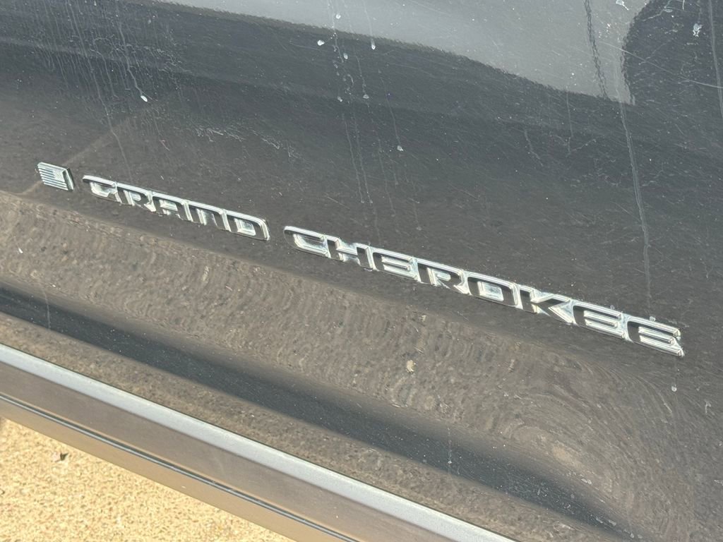 Used 2023 Jeep Grand Cherokee L Laredo RWD image 16