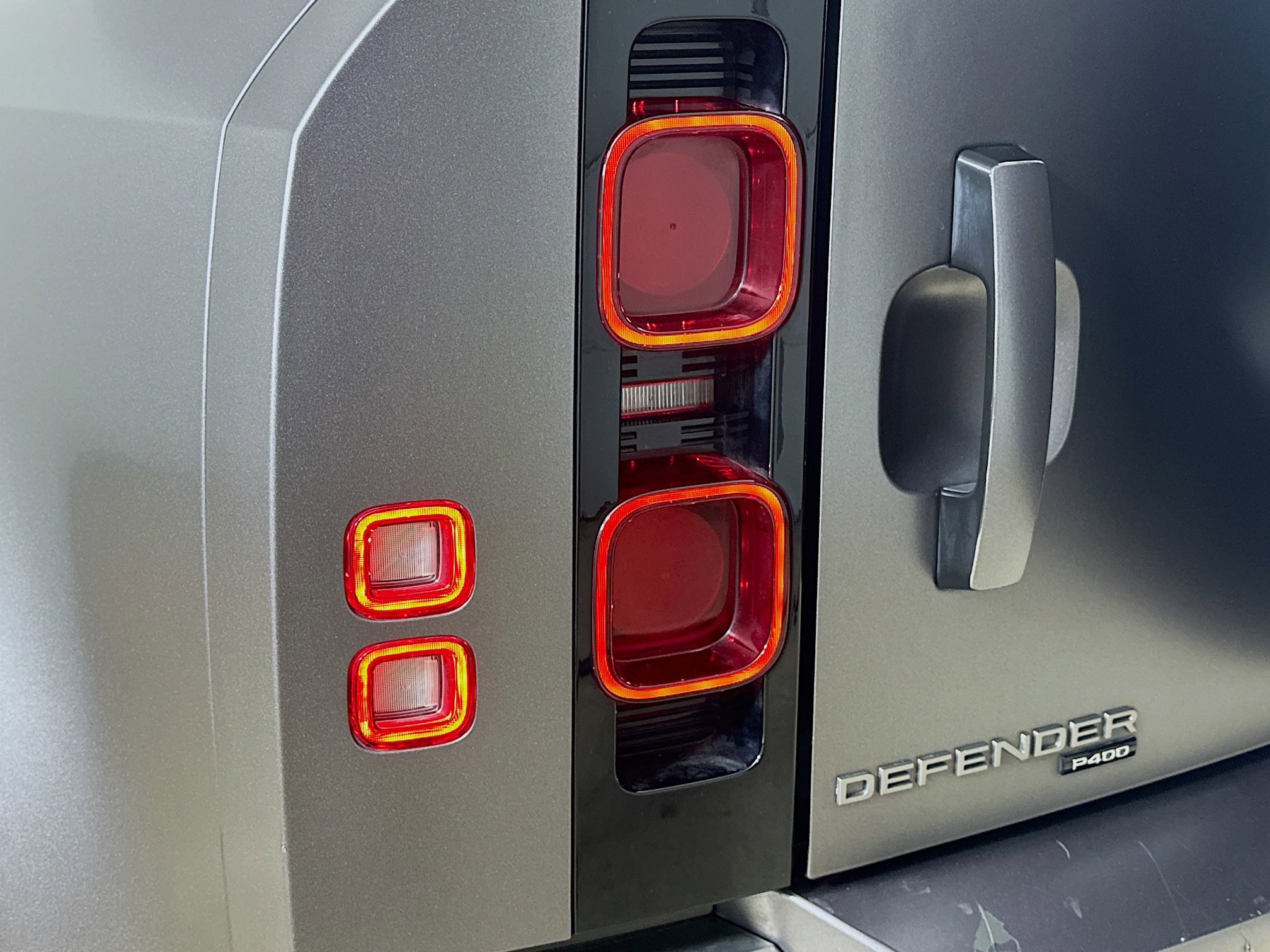 Used 2022 Land Rover Defender 110 X-Dynamic SE image 12
