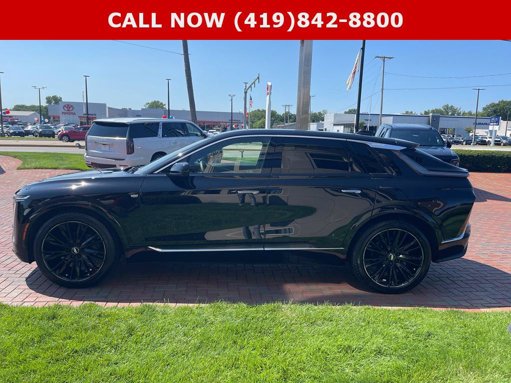 Used 2024 Cadillac Lyriq Luxury AWD/4WD image 11
