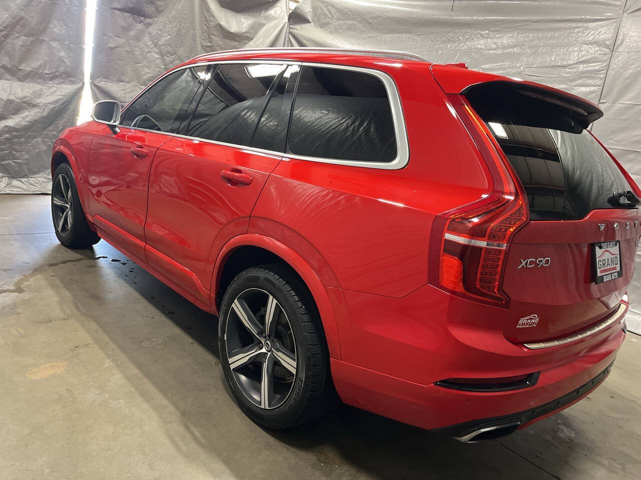 Used 2016 Volvo XC90 T6 R-Design w/ Protection Package Plus AWD/4WD image 3