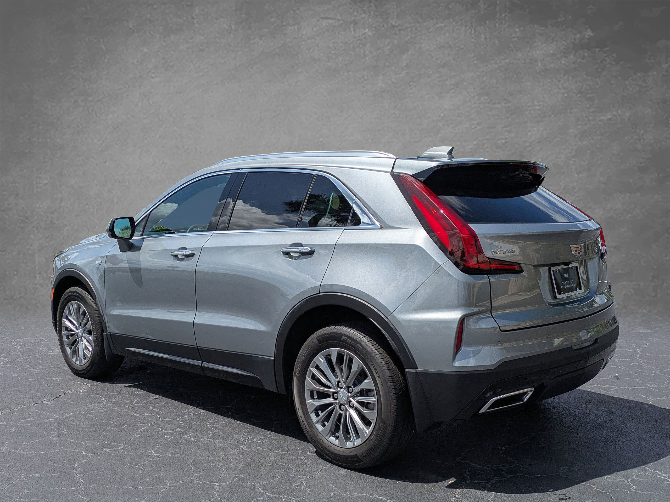 Certified 2024 Cadillac XT4 Premium Luxury image 4