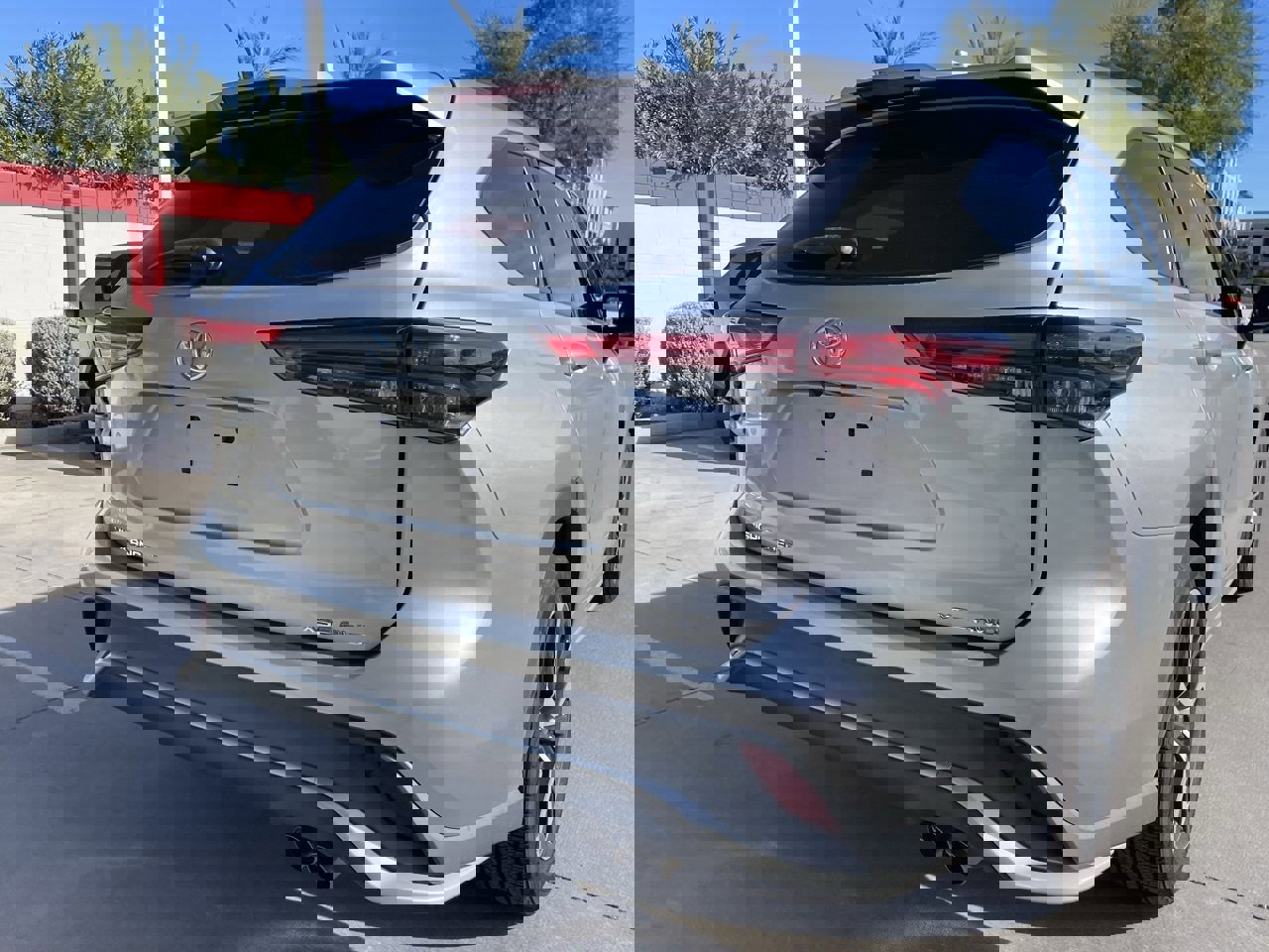 Used 2022 Toyota Highlander XSE image 4