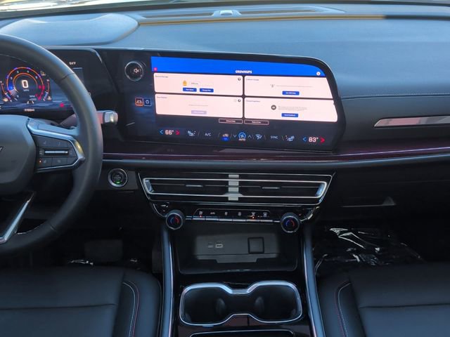 Used 2026 Chevrolet Traverse Z71 image 3