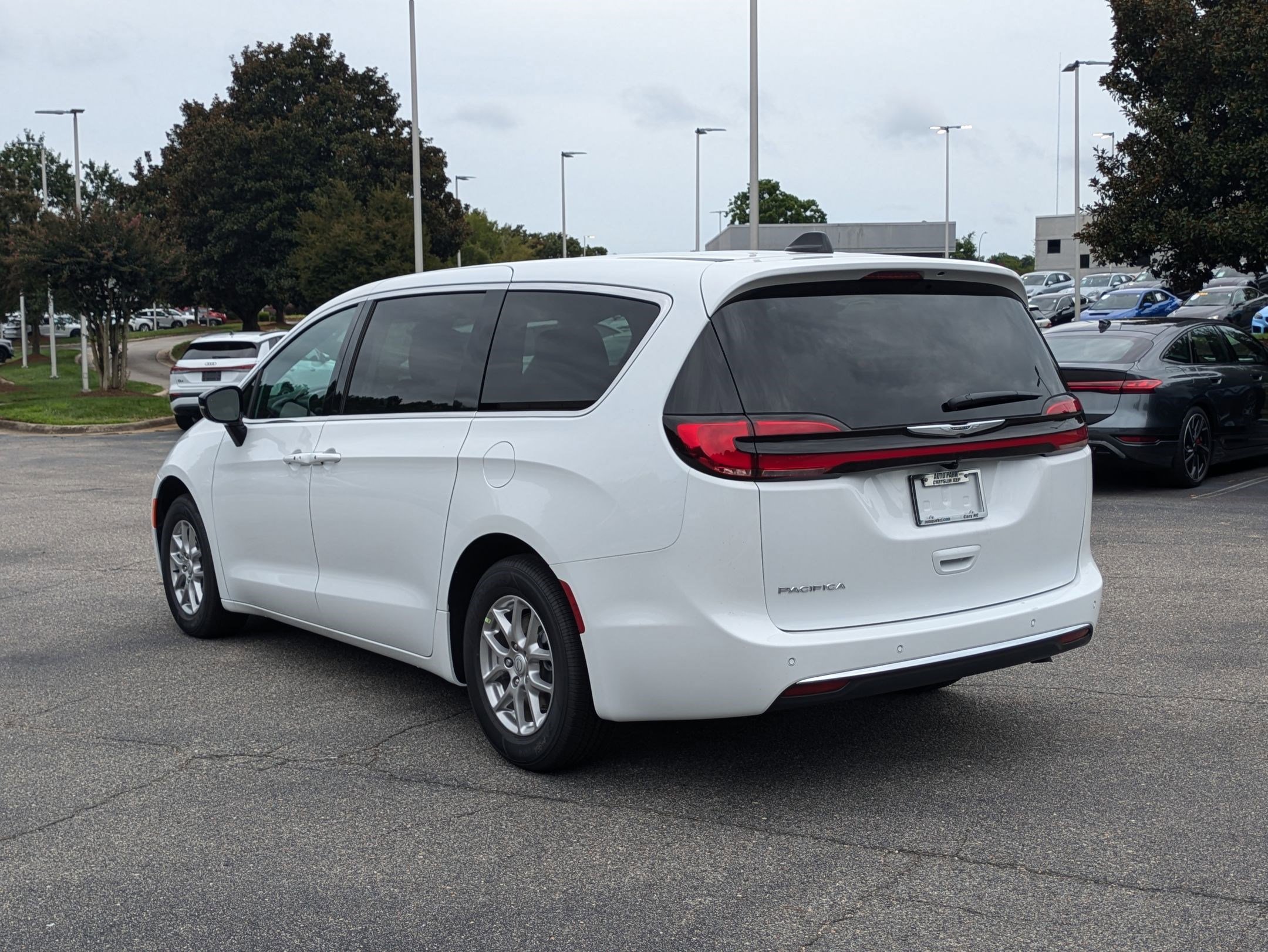 New 2026 Chrysler Pacifica Select image 7