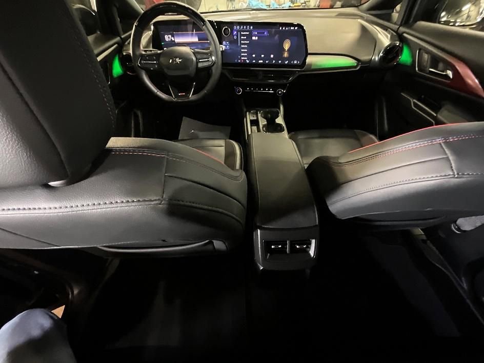 Used 2024 Chevrolet Equinox EV RS FWD image 30