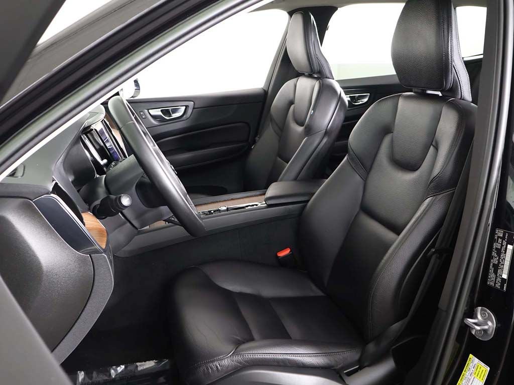 Used 2023 Volvo XC60 B5 Plus w/ Climate Package AWD/4WD image 34