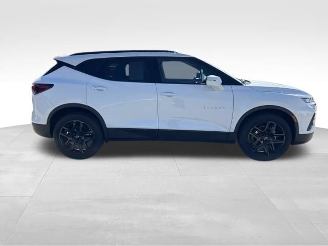 Used 2022 Chevrolet Blazer LT w/ Sound & Technology Package AWD/4WD image 6