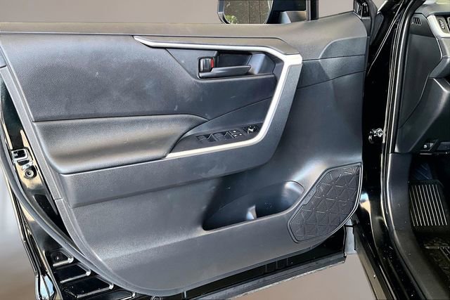 Used 2025 Toyota RAV4 LE AWD/4WD image 17