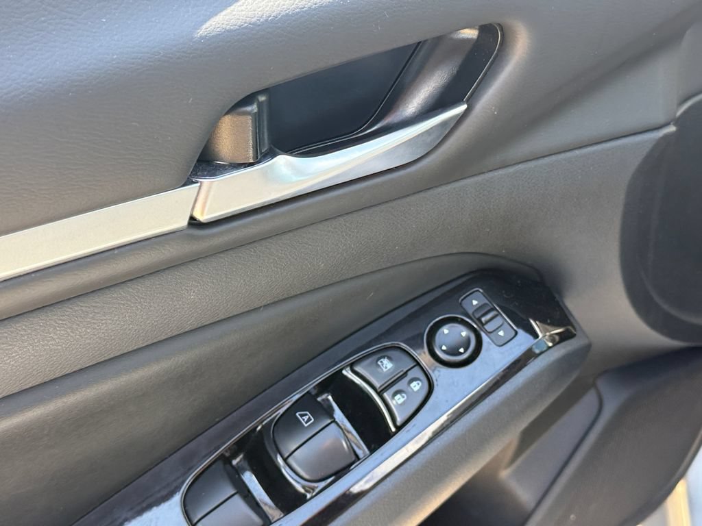 Used 2024 Nissan Altima 2.5 SR FWD image 19