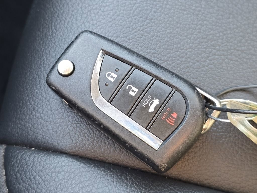 Used 2023 Toyota Camry SE image 30