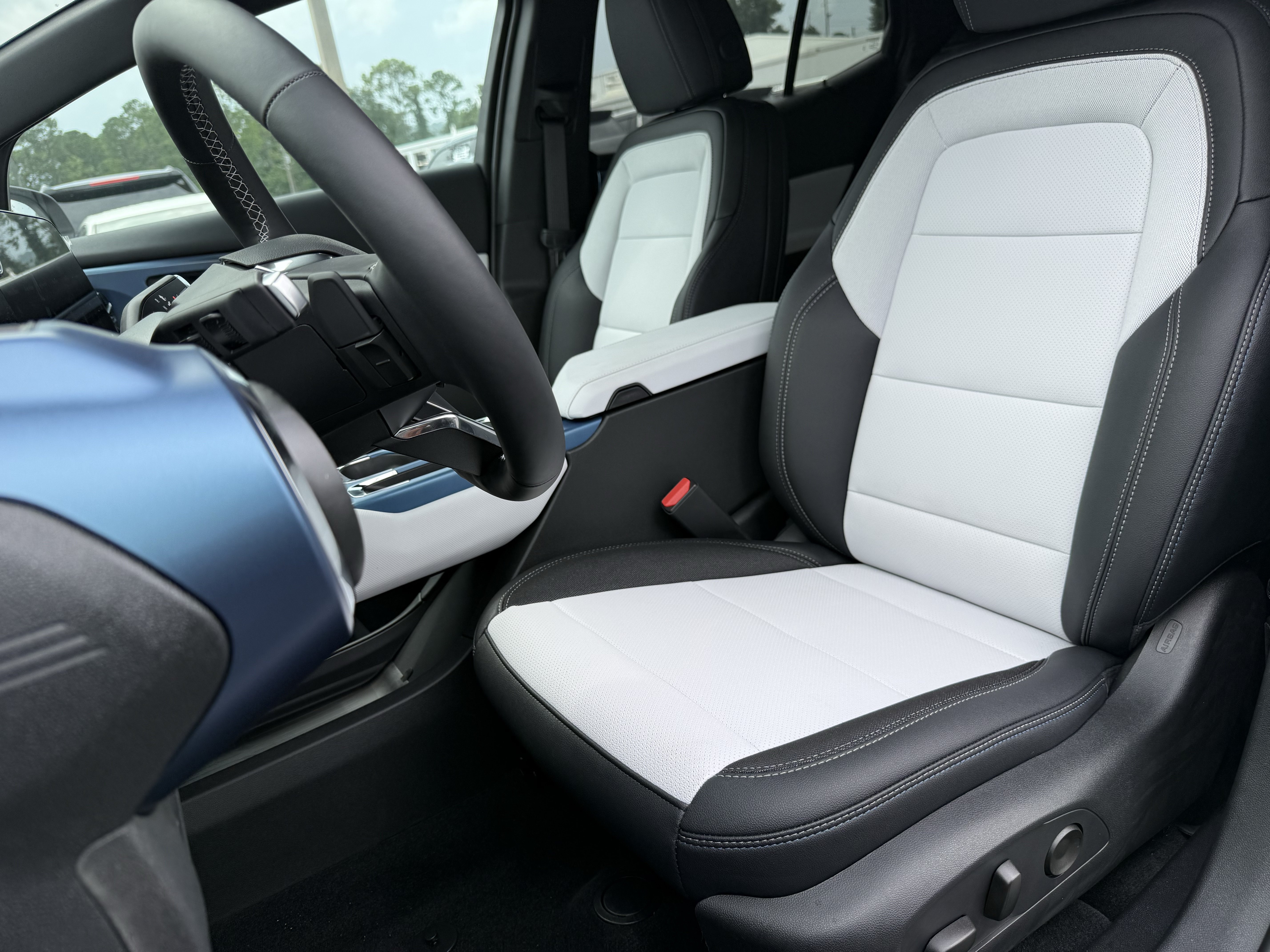 New 2026 Chevrolet Equinox EV LT FWD image 16