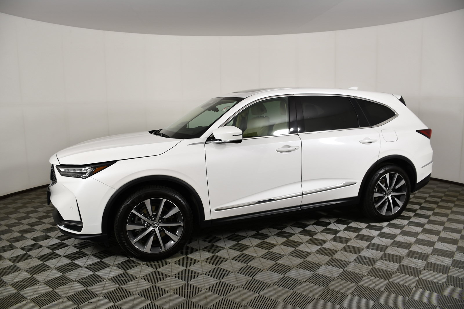 Certified 2025 Acura MDX SH-AWD w/ Technology Package image 9
