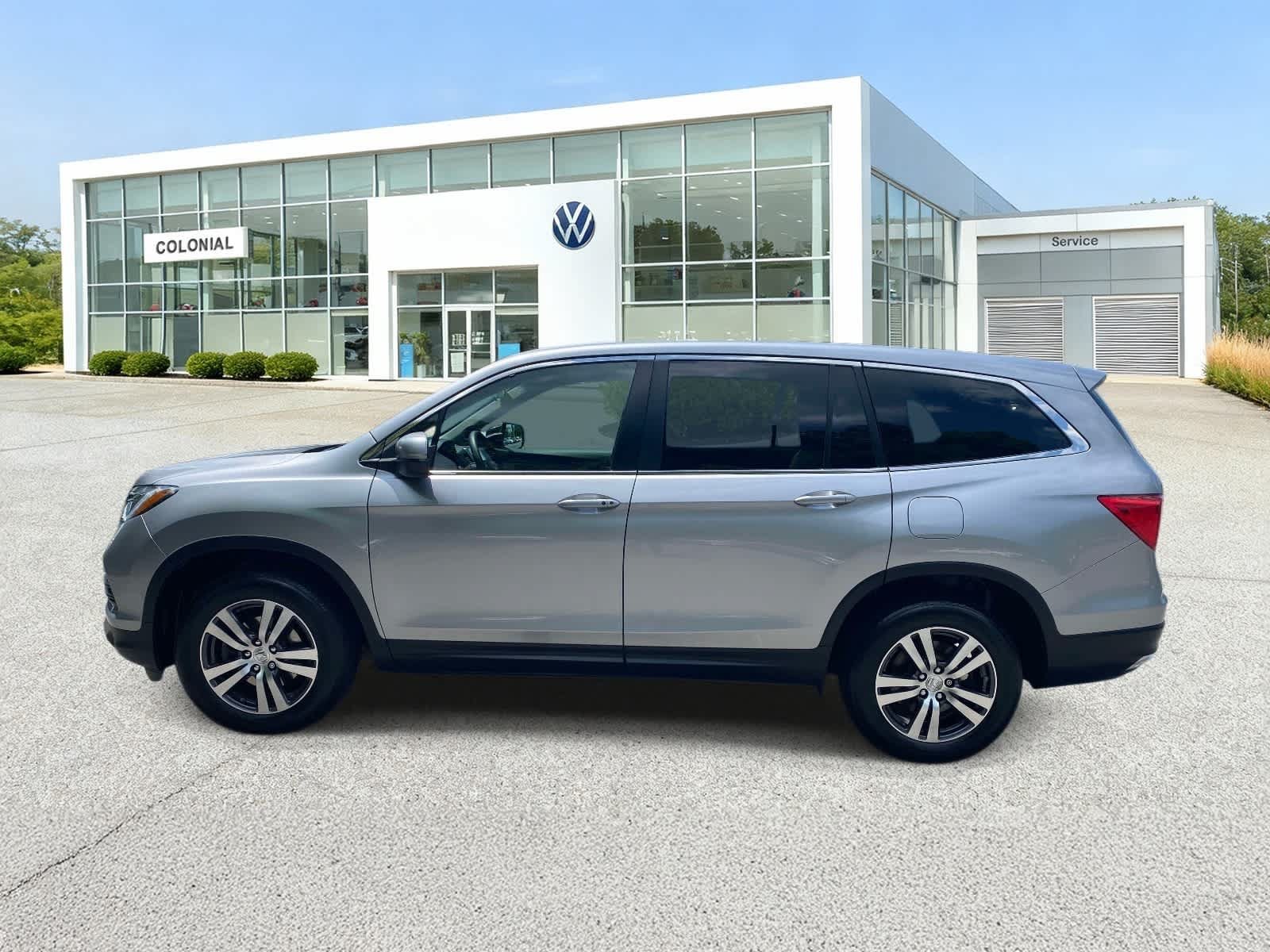 Used 2017 Honda Pilot EX image 2