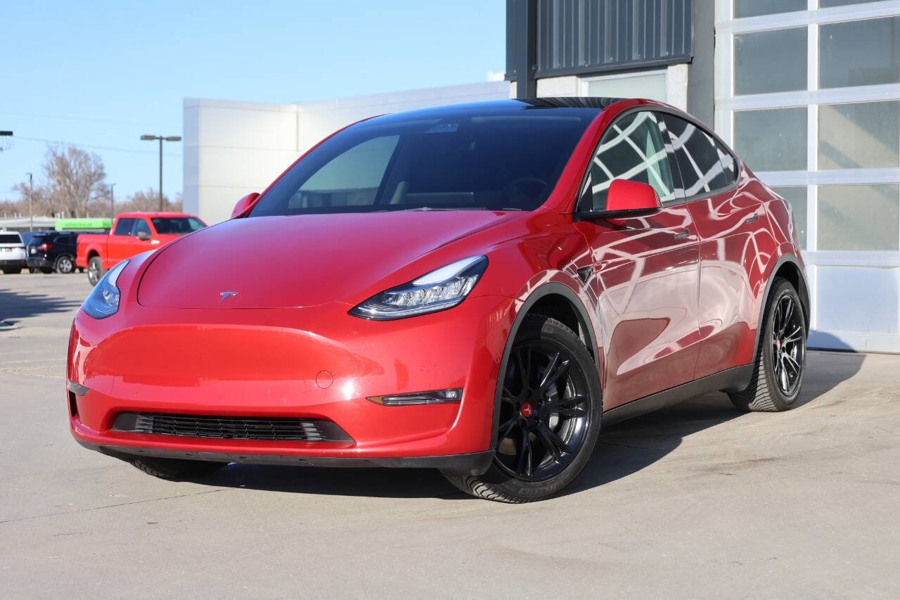 Used 2022 Tesla Model Y Long Range image 3