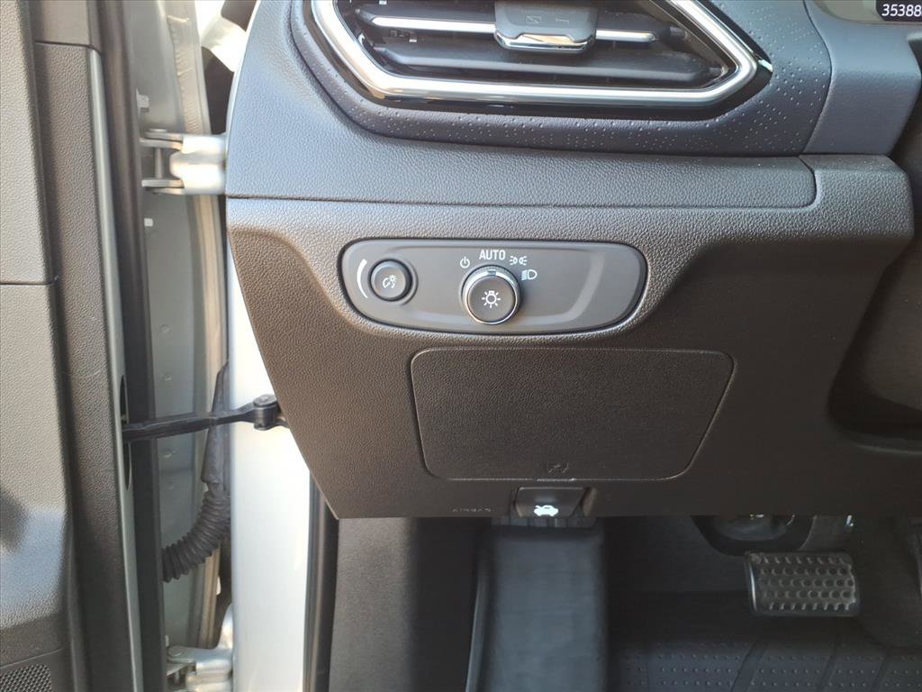 Used 2022 Chevrolet Bolt EUV Premier w/ Sun & Sound Package FWD image 16