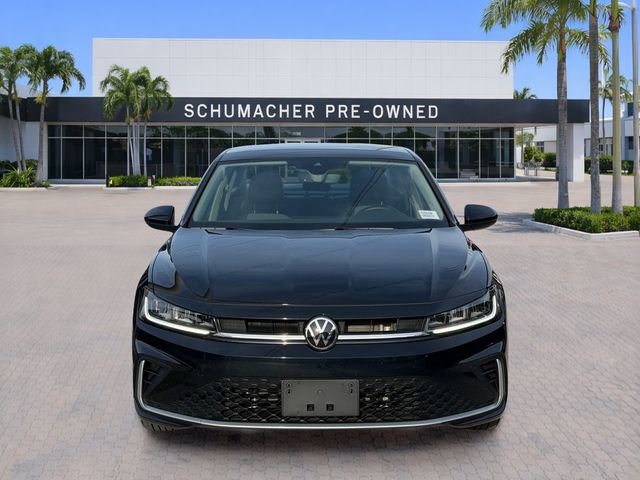 Used 2025 Volkswagen Jetta SE w/ Sunroof Package FWD image 2