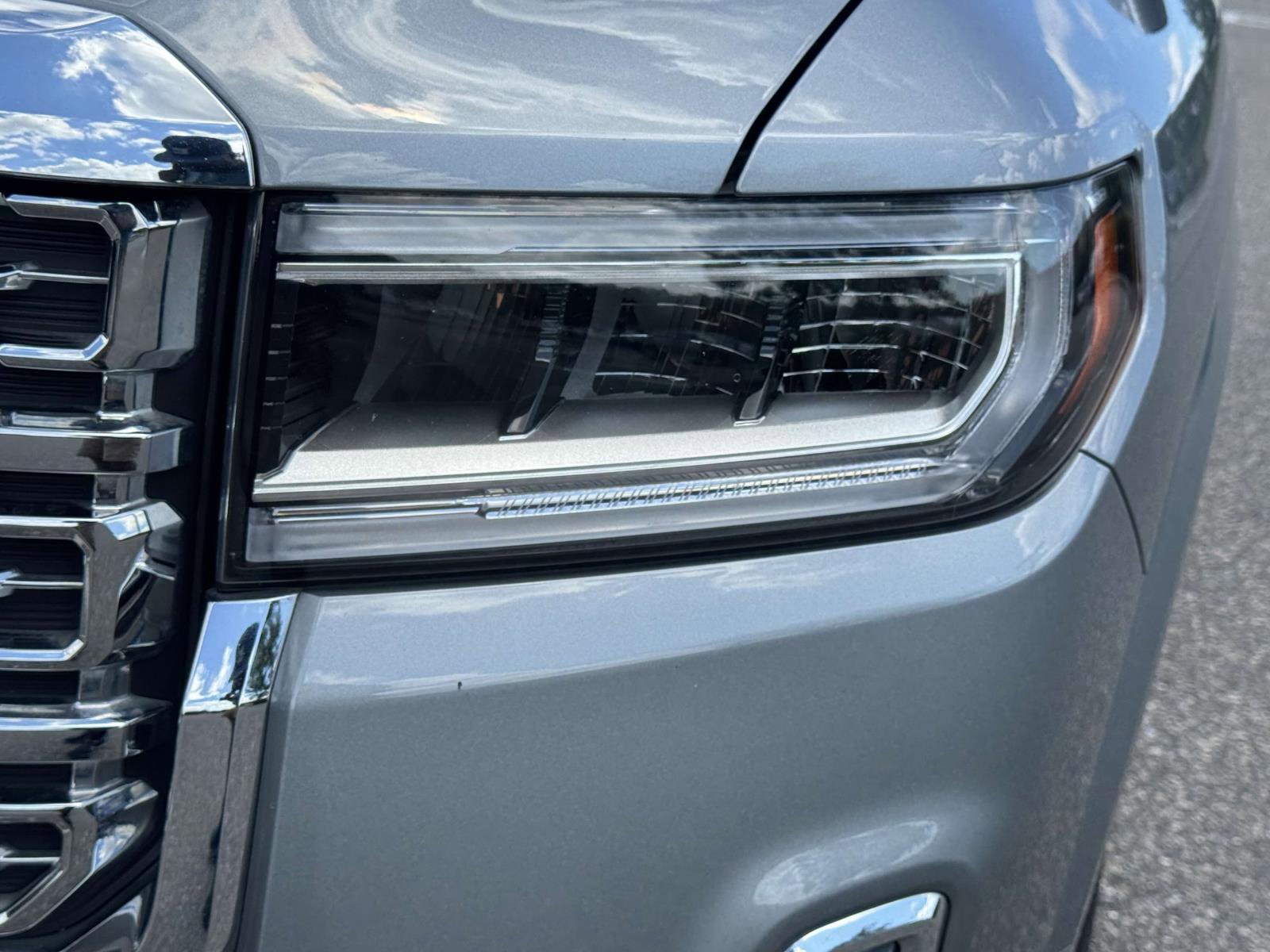 Used 2023 GMC Acadia Denali w/ Denali Technology Package image 6