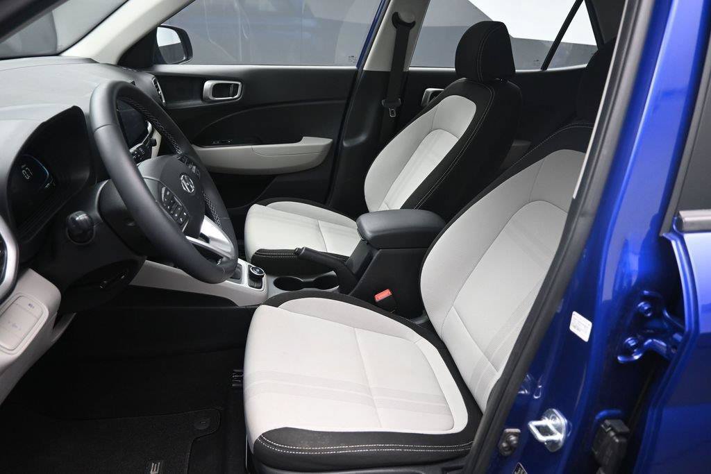 Used 2023 Hyundai Venue SEL FWD image 18