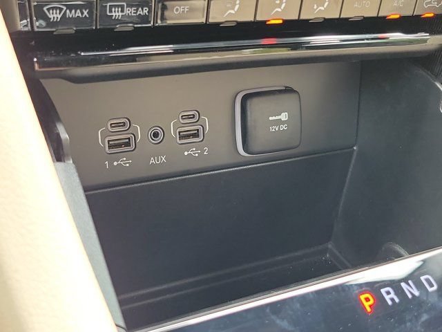 Used 2025 Jeep Grand Cherokee Limited AWD/4WD image 30