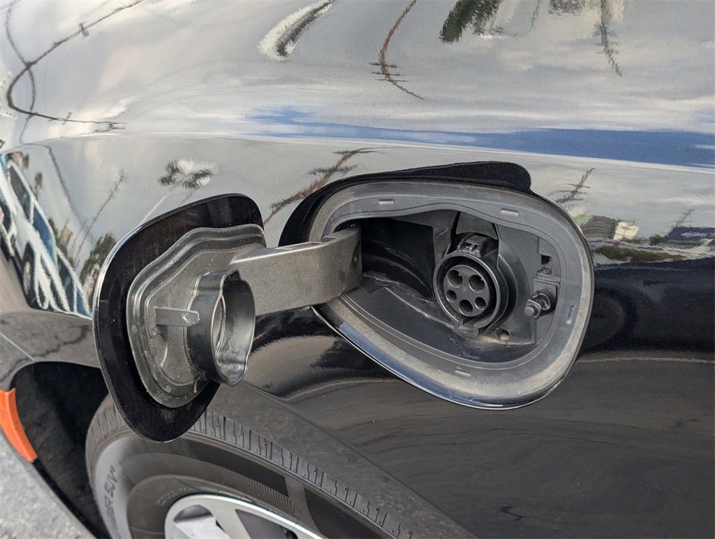 Used 2024 Chrysler Pacifica Select image 10