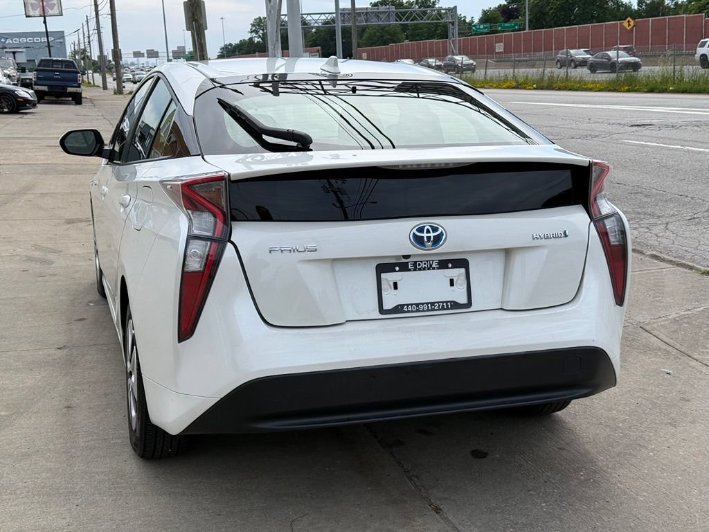 Used 2017 Toyota Prius Three w/ Advanced Technology Package FWD image 9