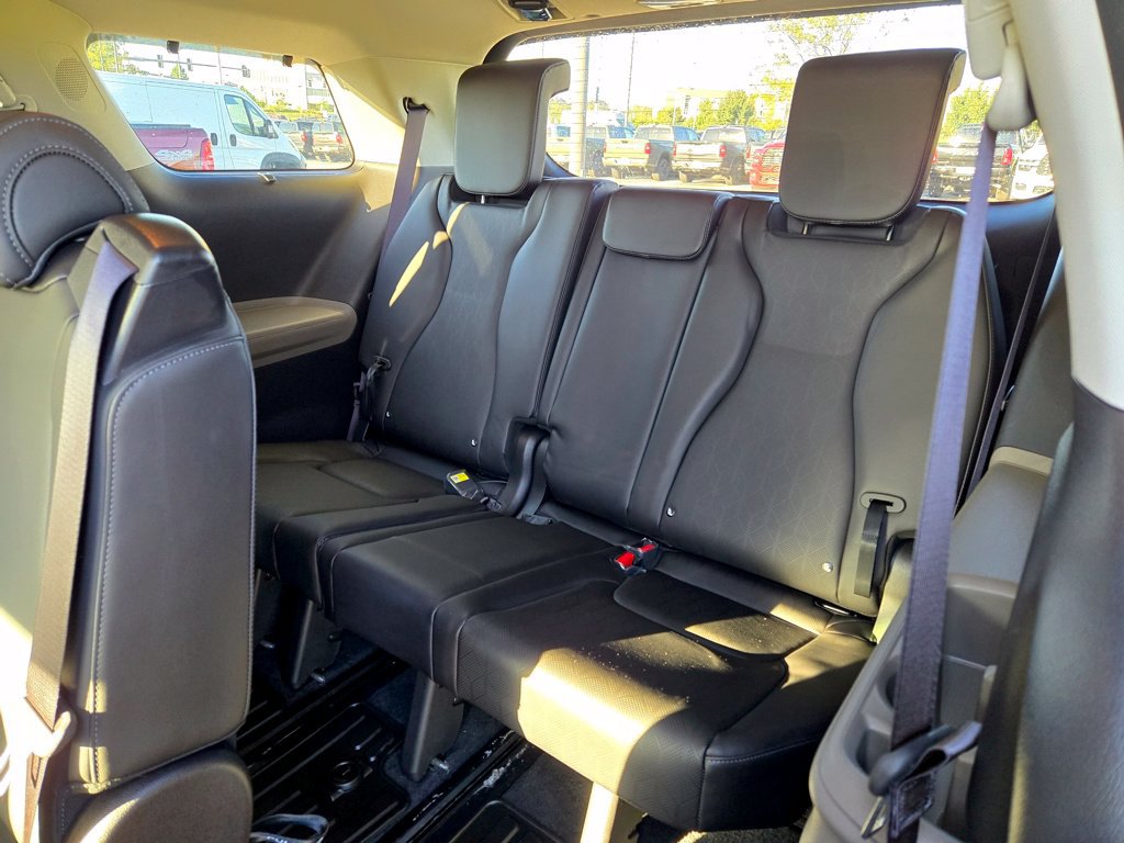 Used 2026 Kia Carnival EX FWD image 29