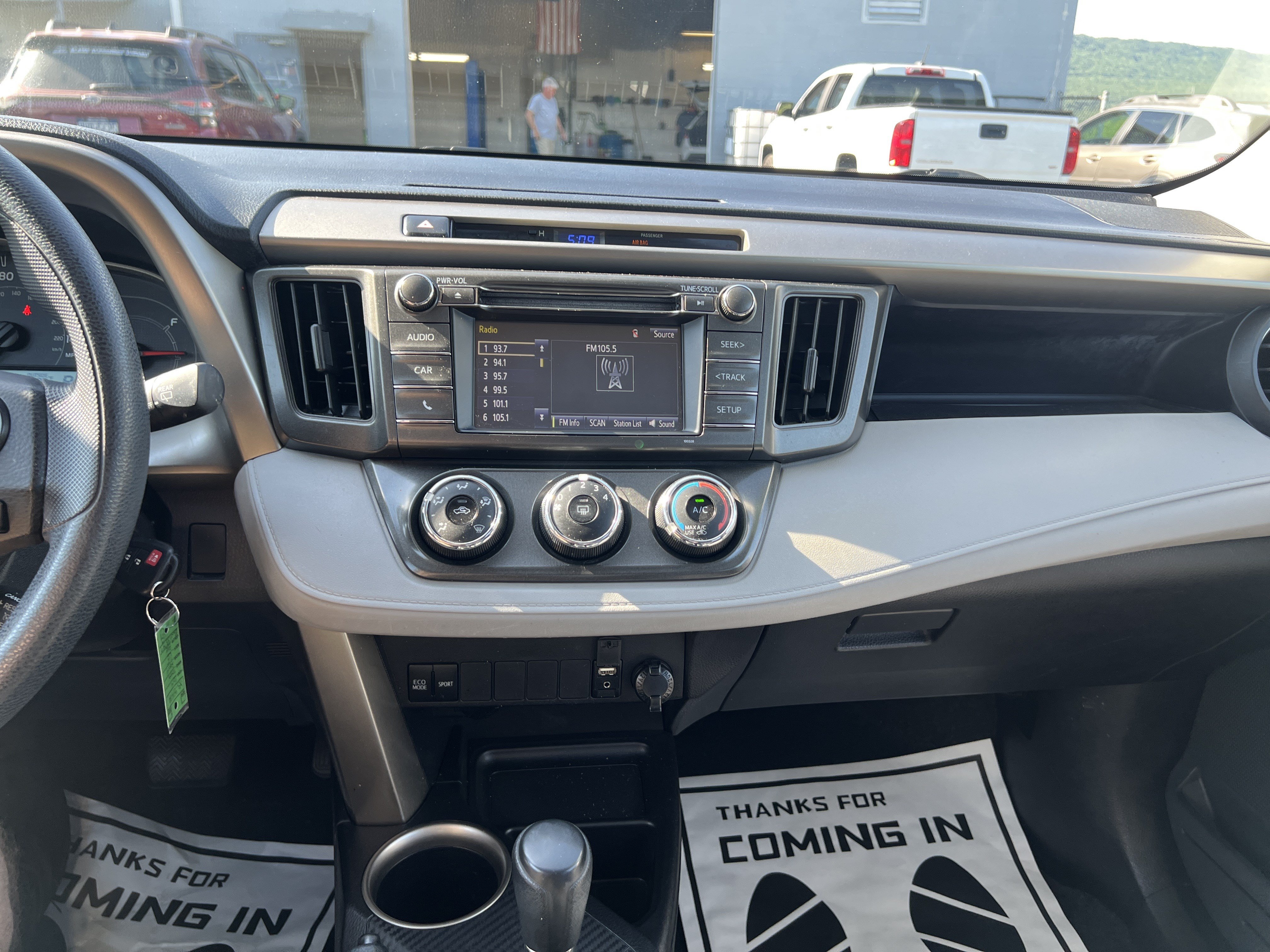 Used 2014 Toyota RAV4 LE AWD/4WD image 24