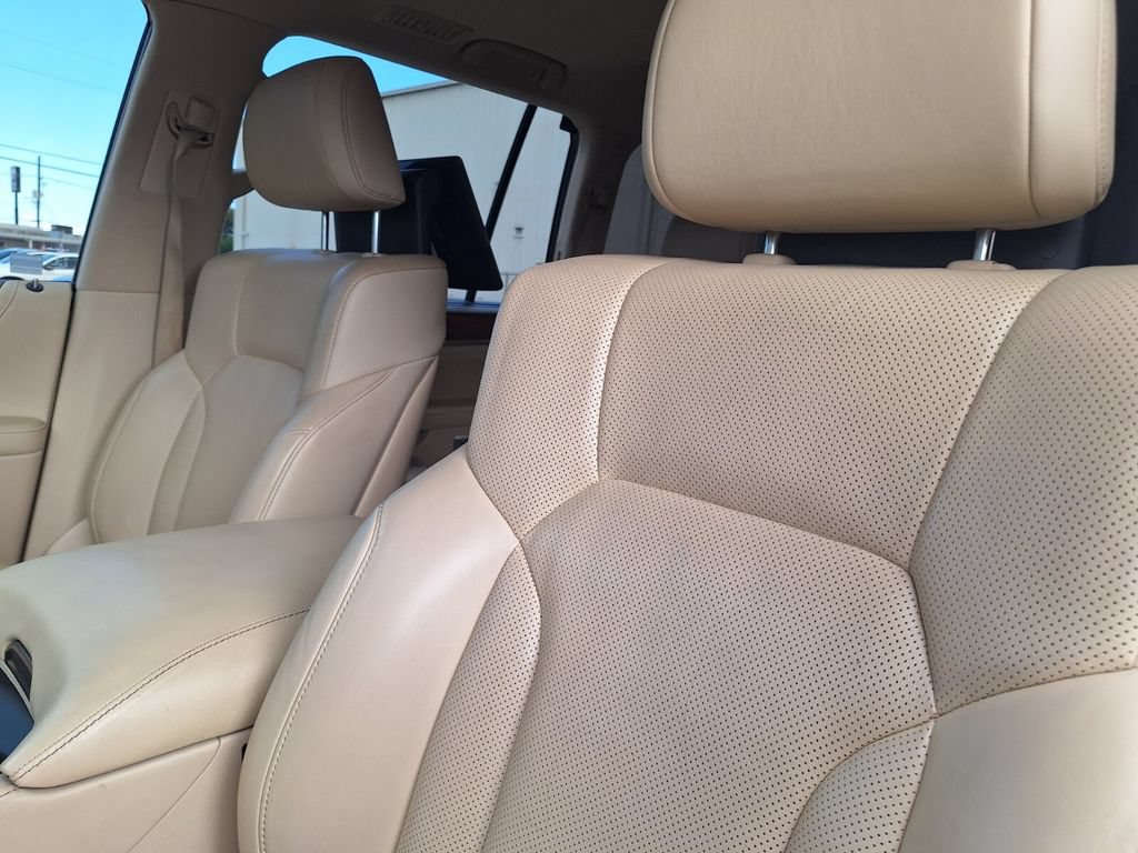 Used 2021 Lexus LX 570 4WD w/ Luxury Package image 22