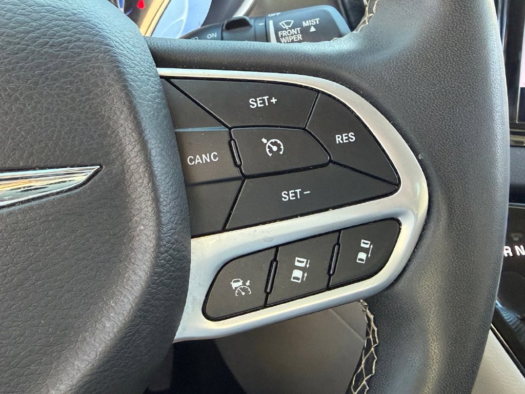 Used 2024 Chrysler Pacifica Touring-L FWD image 34