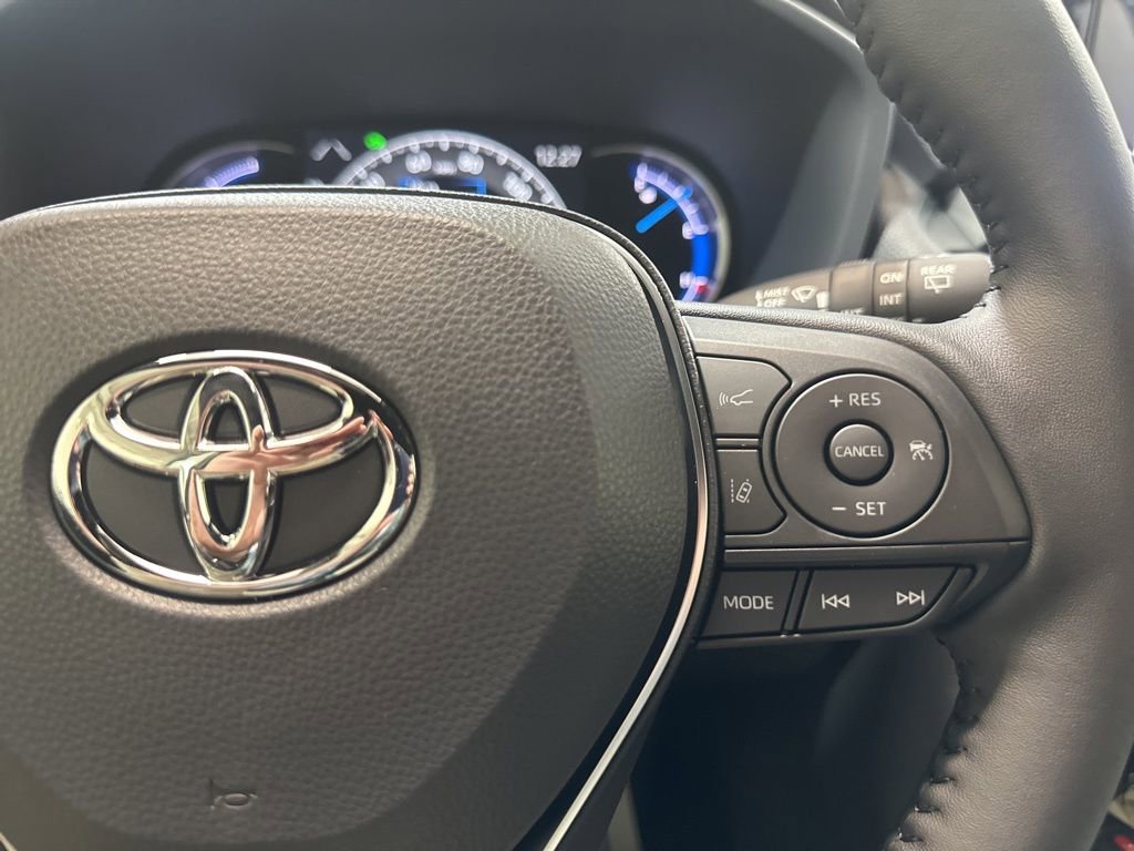 Used 2025 Toyota RAV4 SE image 26