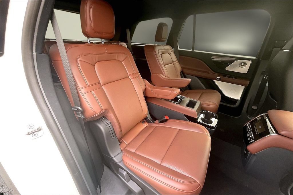 New 2026 Lincoln Aviator Reserve w/ Luxury Package RWD image 10