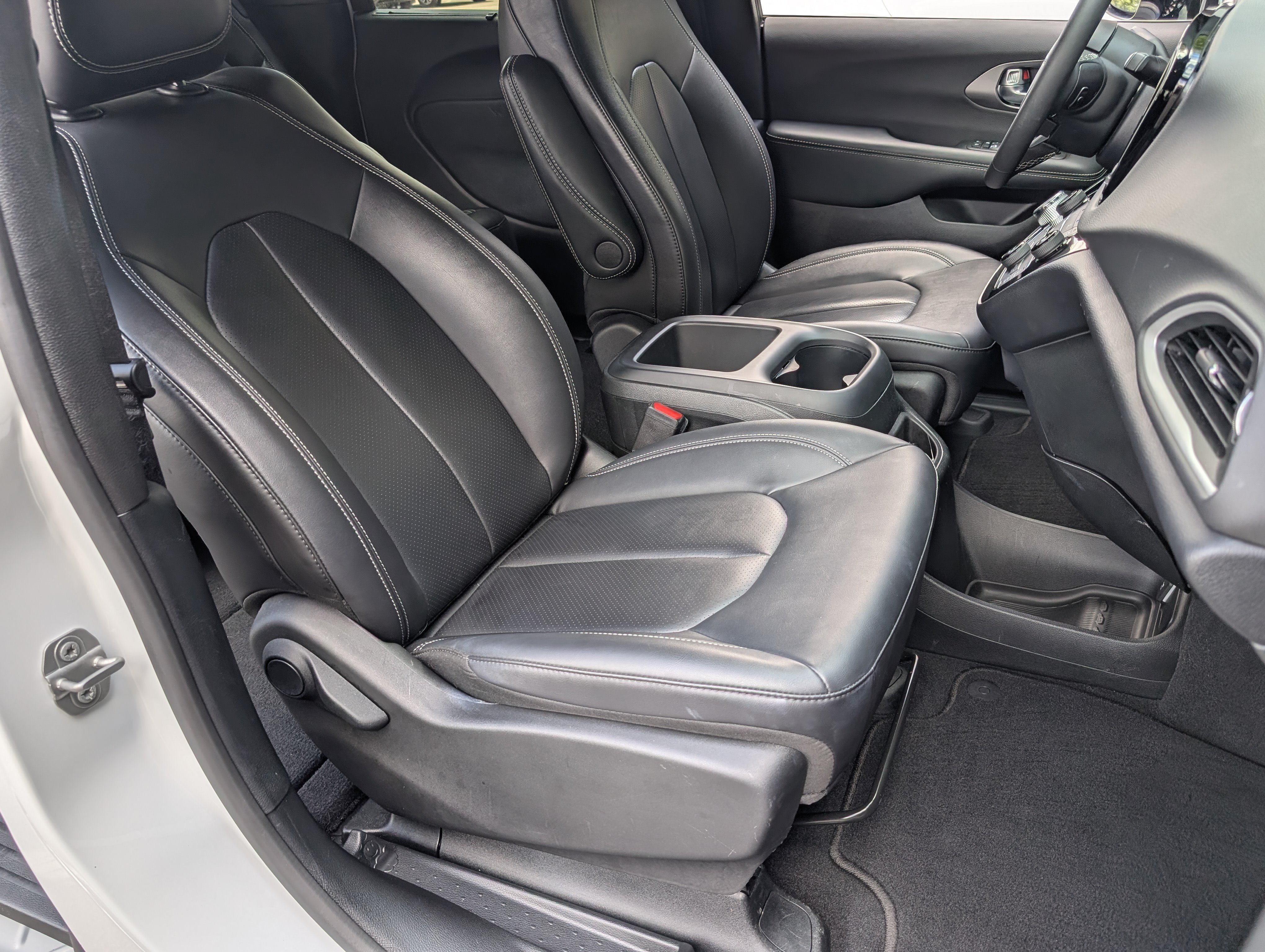 Used 2026 Chrysler Pacifica Select FWD image 23