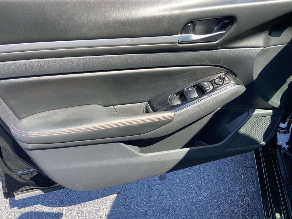Used 2024 Nissan Altima 2.5 SR FWD image 16