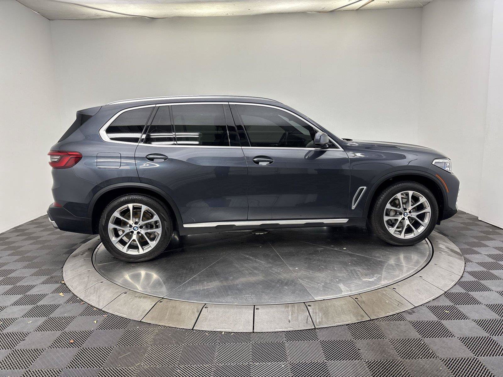 Used 2019 BMW X5 xDrive40i w/ Executive Package AWD/4WD image 17