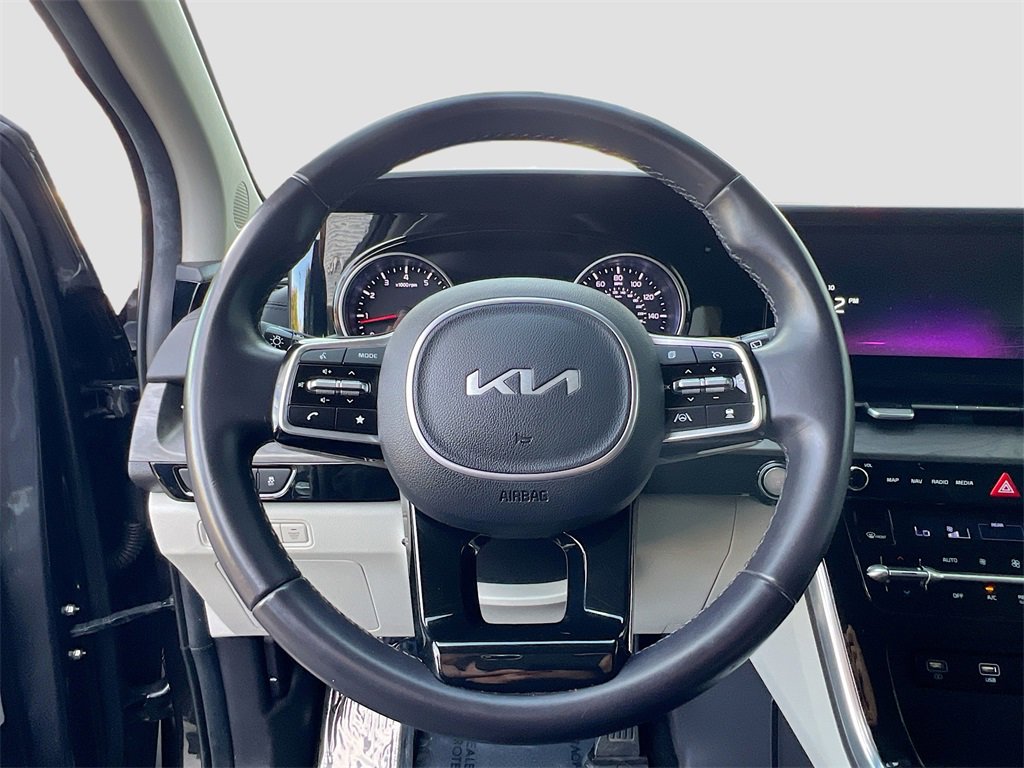 Used 2024 Kia Carnival EX image 11