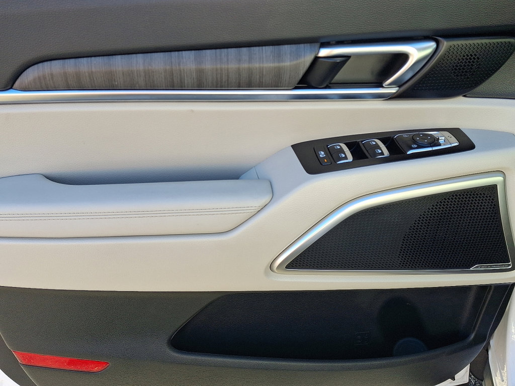 Used 2023 Kia Telluride EX w/ EX Captain's Chair Package image 23