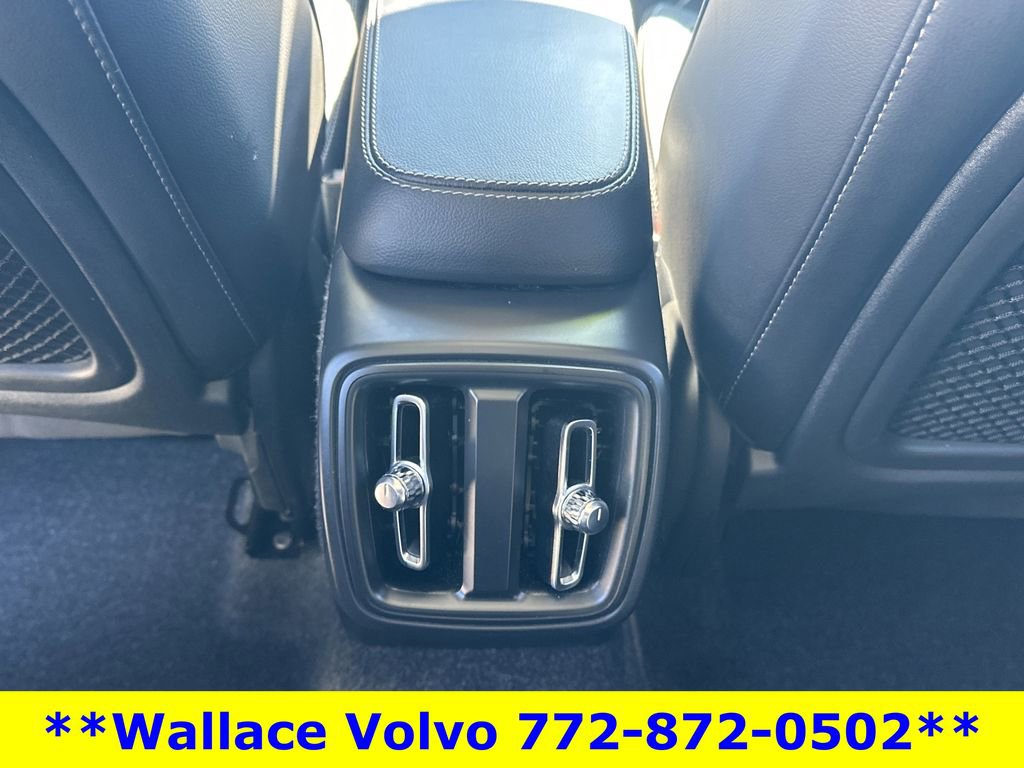 Used 2025 Volvo XC40 B5 Core image 19