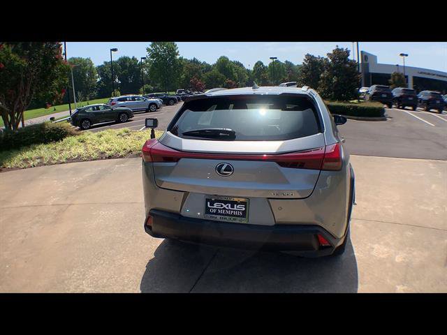Certified 2022 Lexus UX 200 w/ Accessory Package (Z2) FWD image 7