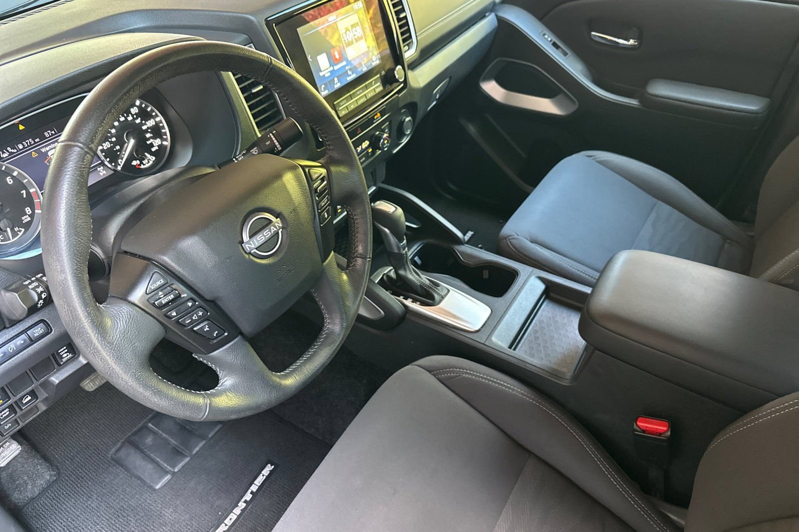 Used 2022 Nissan Frontier SV w/ Technology Package AWD/4WD image 11