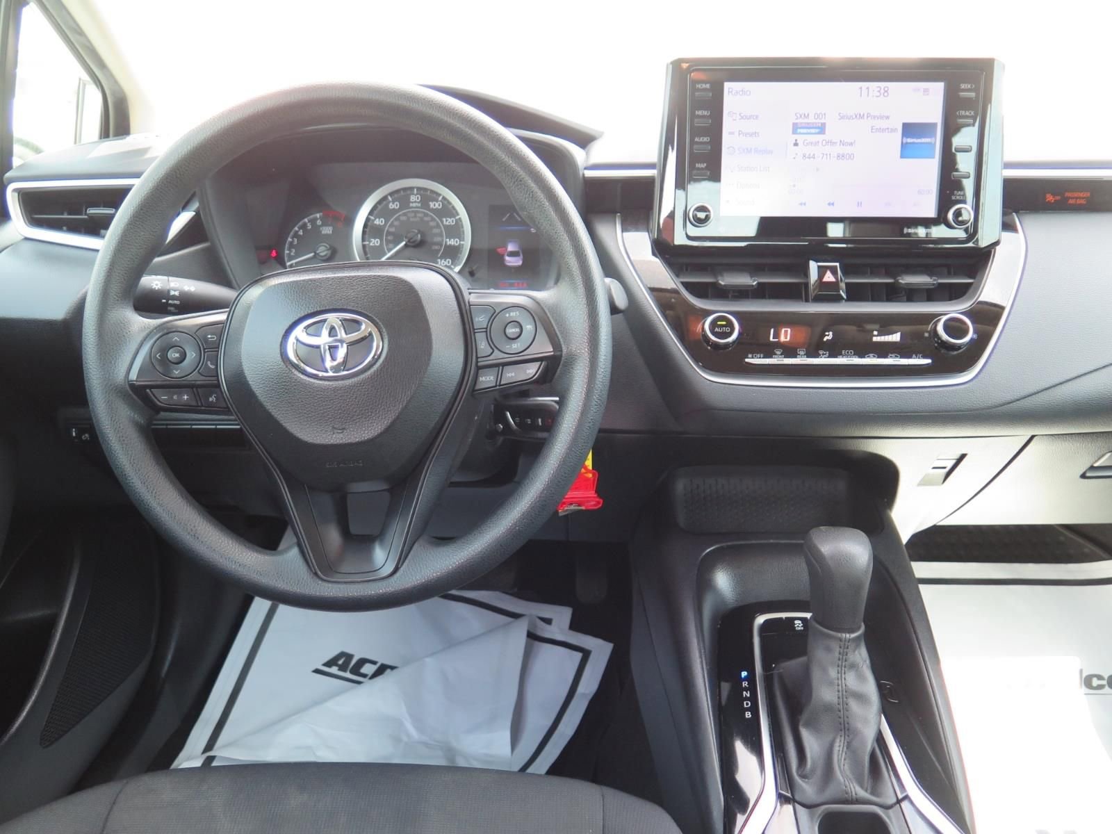 Used 2022 Toyota Corolla LE image 12