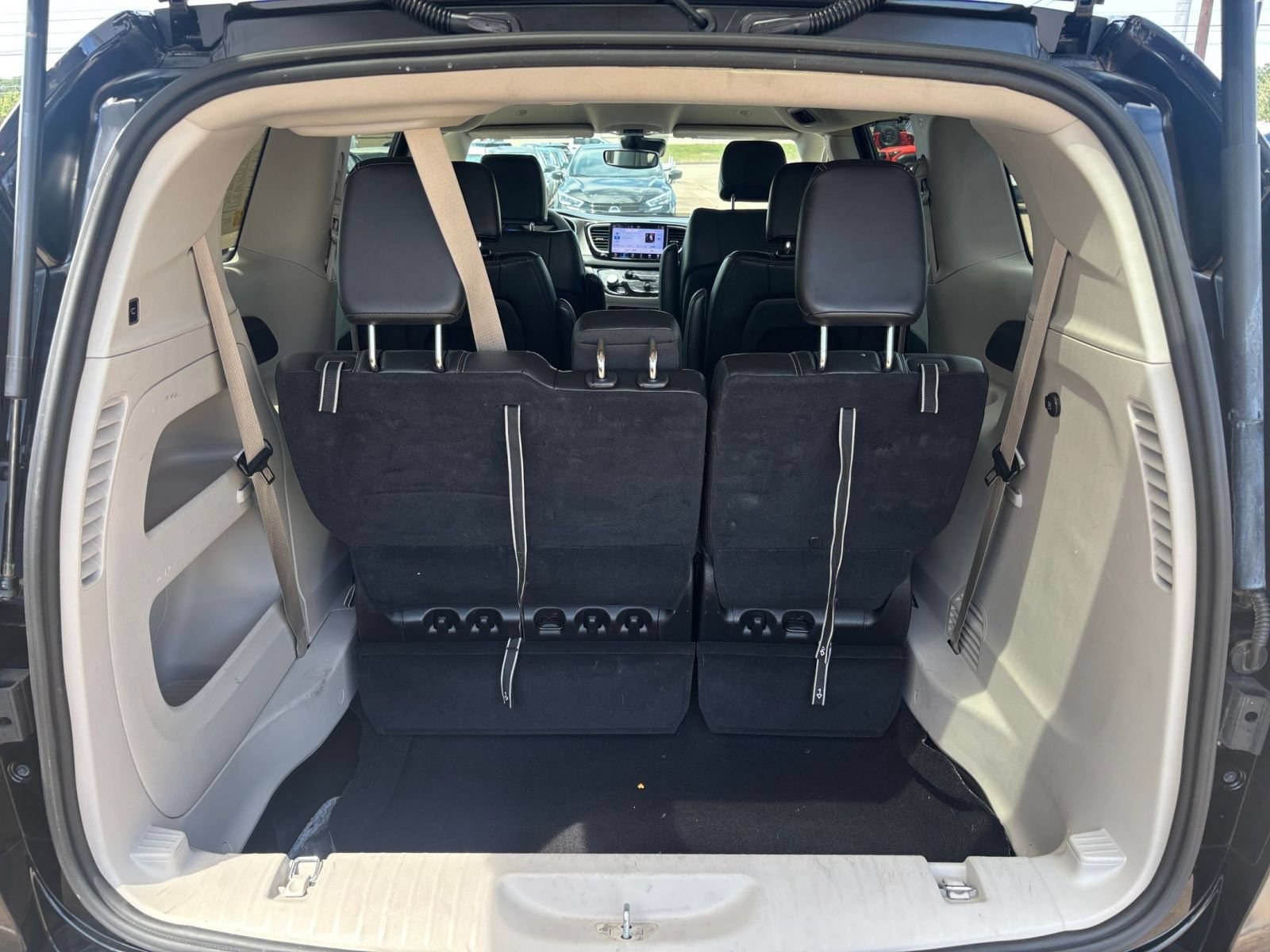 Used 2024 Chrysler Pacifica Touring-L FWD image 33