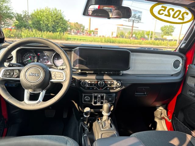 Used 2025 Jeep Wrangler Unlimited Sahara AWD/4WD image 12