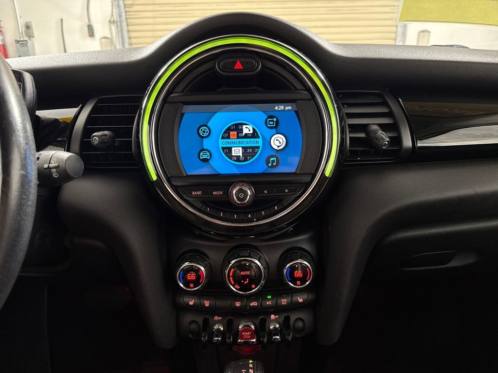 Used 2019 MINI Cooper 4-Door Hardtop image 16