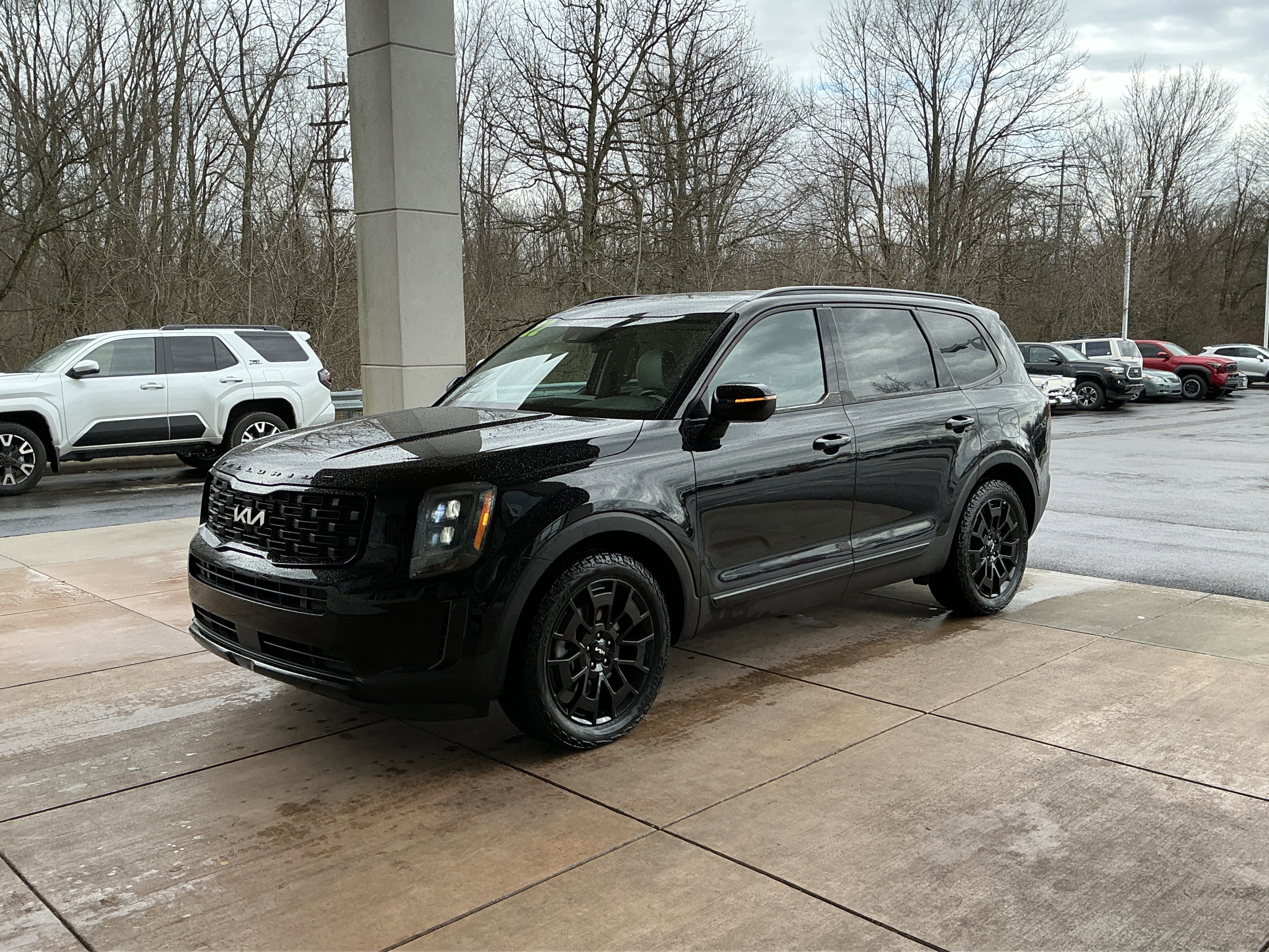 Used 2022 Kia Telluride EX w/ EX Premium Package image 3