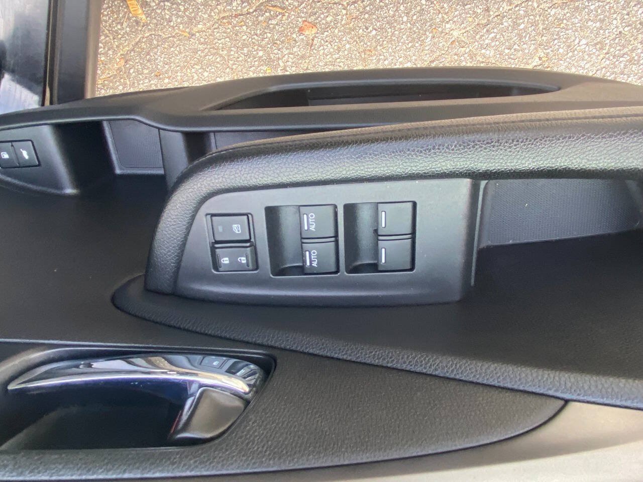 Used 2017 Honda Pilot EX-L image 16