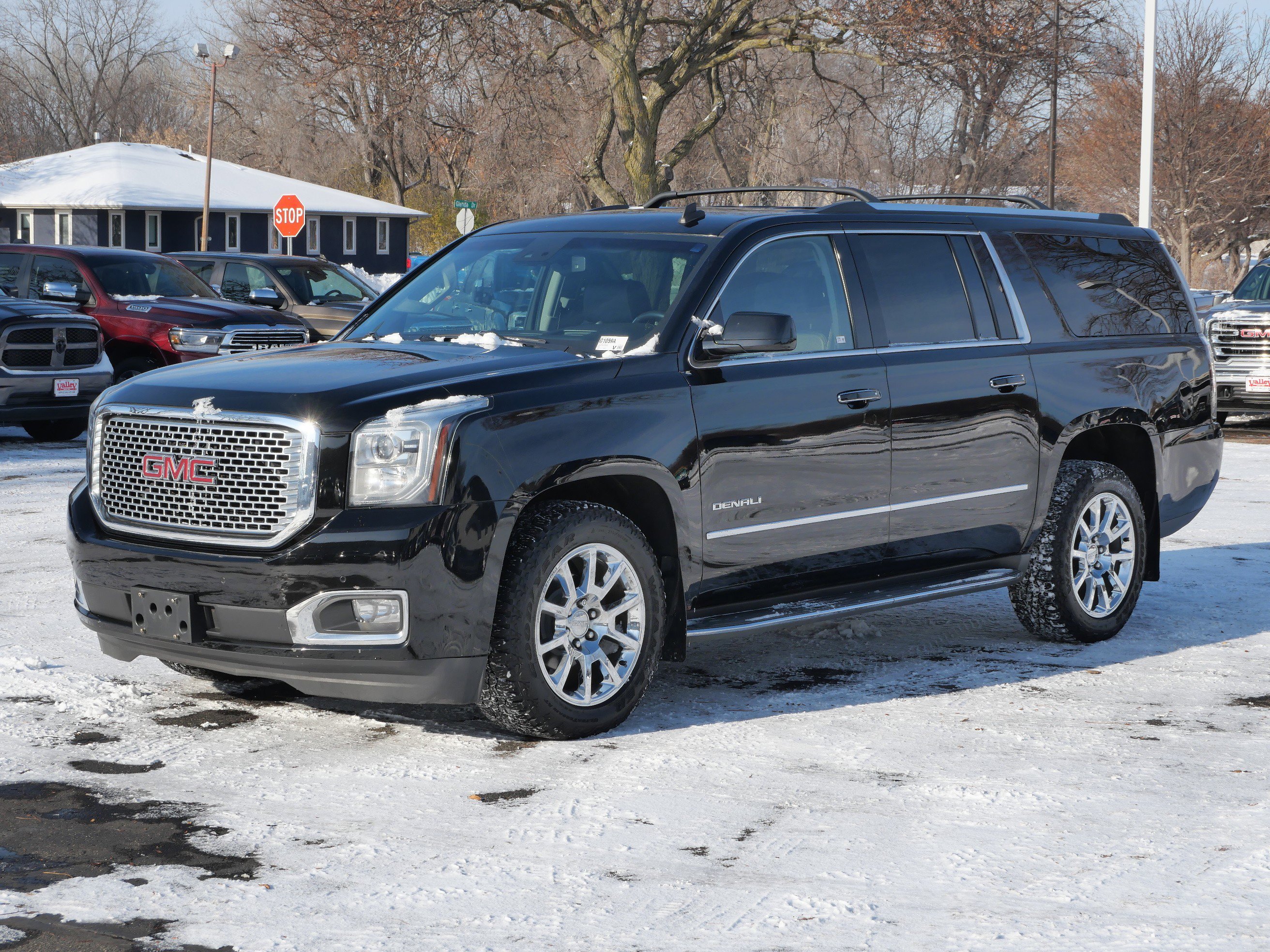 Used 2015 GMC Yukon XL Denali w/ Touring Package image 4