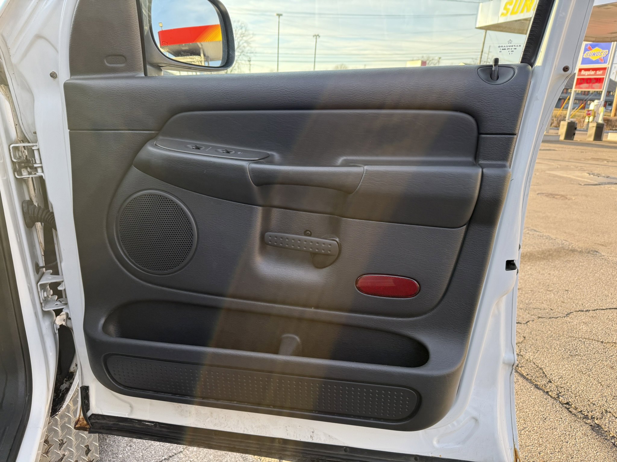 Used 2005 Dodge Ram 1500 Truck SLT image 19