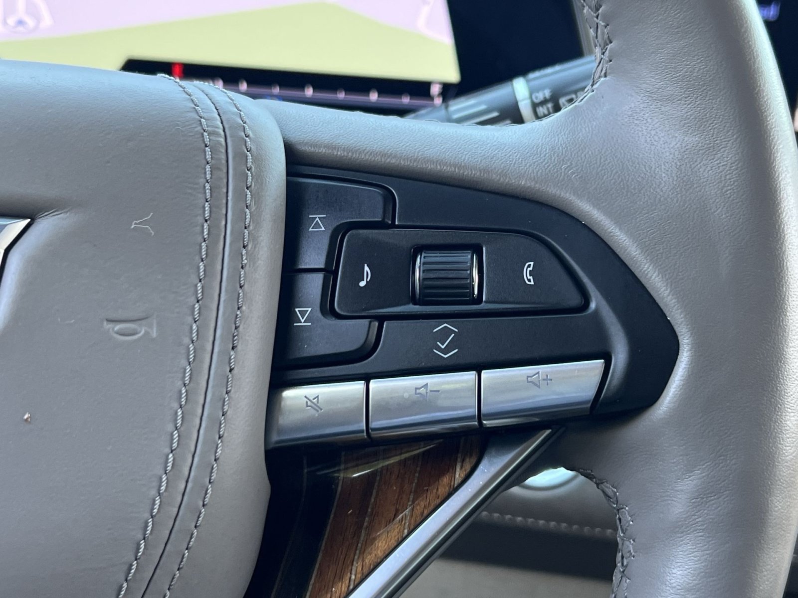 Used 2024 Cadillac Escalade Sport Platinum w/ LPO, Floor Liner Package AWD/4WD image 37